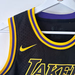 Load image into Gallery viewer, Los Angeles Lakers LeBron James Nike jersey - Youth Medium
