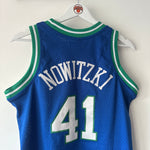 Afbeelding in Gallery-weergave laden, Dallas Mavericks Dirk Nowitzki jersey - Youth Medium
