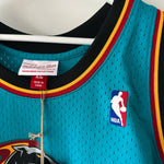 Load image into Gallery viewer, Detroit Pistons Grant Hill Mitchell &amp; Ness jersey - XL
