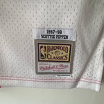 Load image into Gallery viewer, New York Knicks Scottie Pippen Mitchell &amp; Ness jersey - Small
