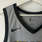 Load image into Gallery viewer, Cleveland Cavliers LeBron James Nike jersey - Large
