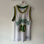 Load image into Gallery viewer, Seattle SuperSonics Shawn Kemp Champion jersey - Small
