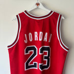 Cargar imagen en el visor de la galería, Chicago Bulls Michael Jordan Champion jersey - XL
